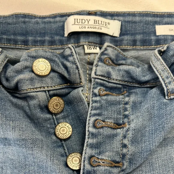 Judy Blue Light Blue skinny Jeans - Picture 4 of 11